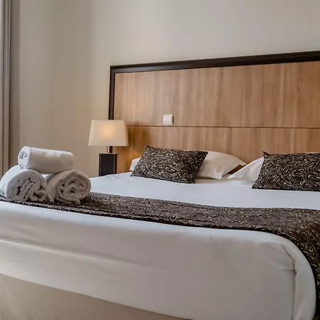 מלון דירות Salina Bay 4*