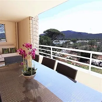 מלון דירות Salina Bay 4*